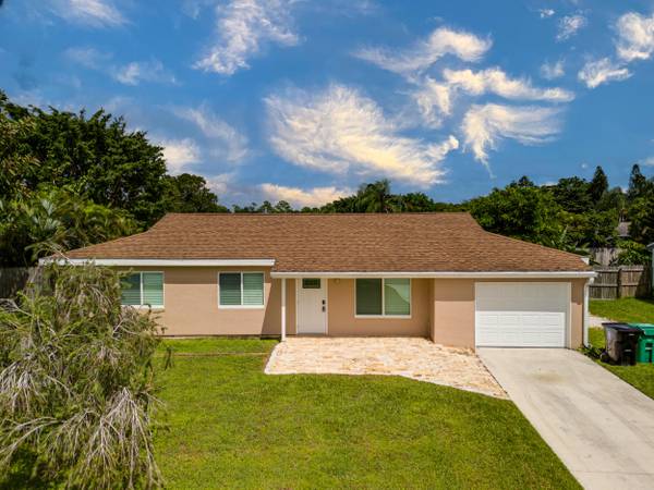 2138 SE Shelter DR, Port Saint Lucie, FL 34952