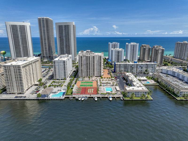 1865 S Ocean DR 3m, Hallandale Beach, FL 33009