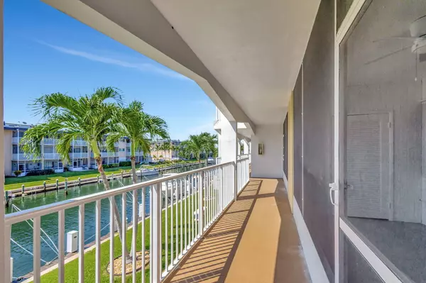 North Palm Beach, FL 33408,110 Shore CT 210