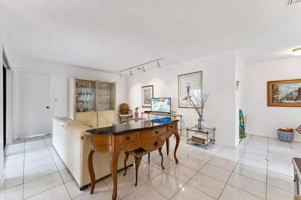 Boynton Beach, FL 33437,5956 Forest Grove DR 1