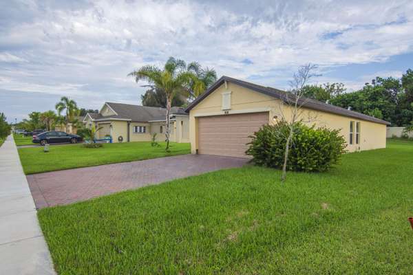 Fort Pierce, FL 34947,906 Bent Creek DR