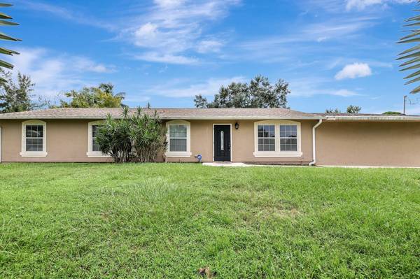 392 SW Lakehurst DR,  Port Saint Lucie,  FL 34983