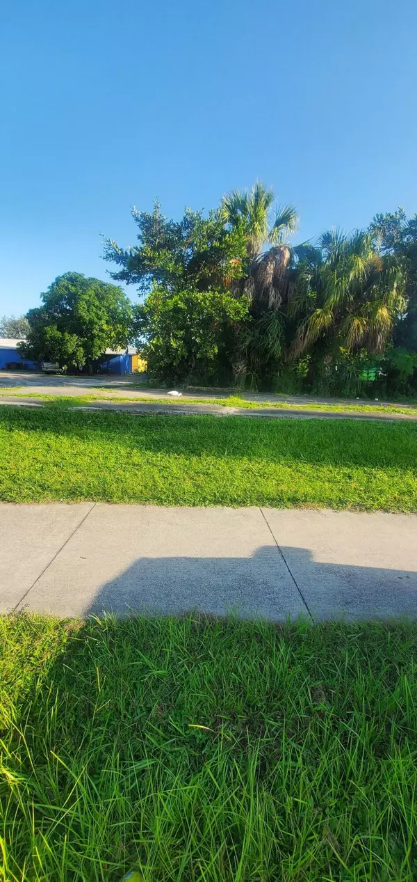 Indiantown, FL 34956,17029 SW Charleston ST