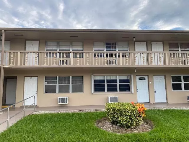 24 Kingswood B 24, West Palm Beach, FL 33417