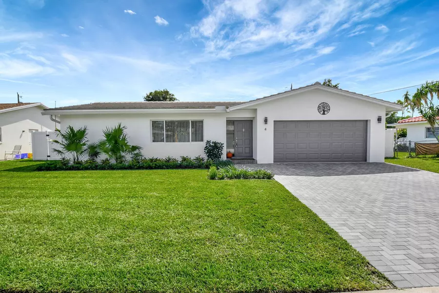 4 Tam O Shanter LN, Boca Raton, FL 33431