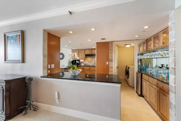 West Palm Beach, FL 33401,525 S Flagler DR 19b