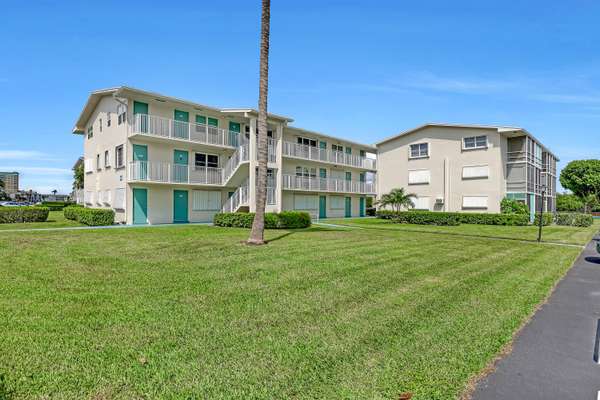 650 E Horizons 302,  Boynton Beach,  FL 33435