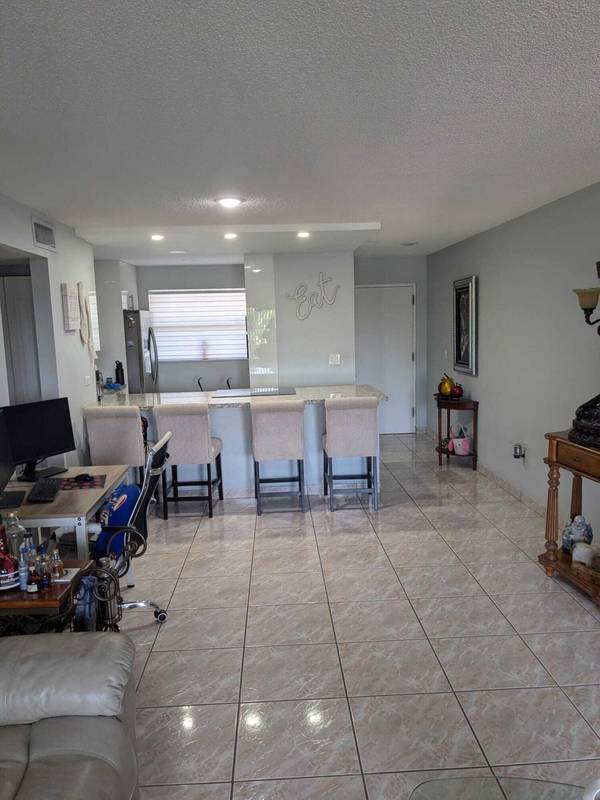 Hialeah, FL 33012,1480 W 46th ST 323