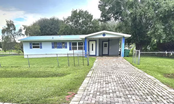 Okeechobee, FL 34972,703 NW 11 AVE