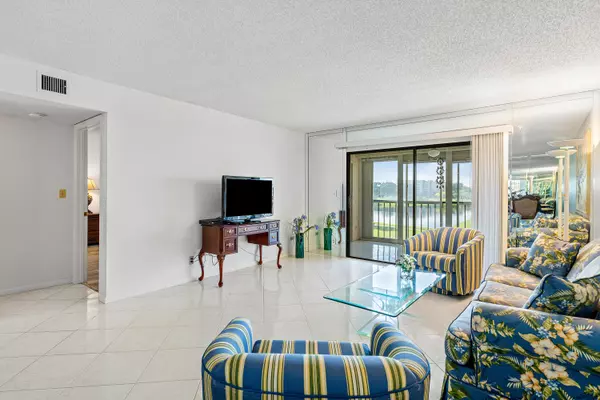 Delray Beach, FL 33446,6866 Huntington LN 307