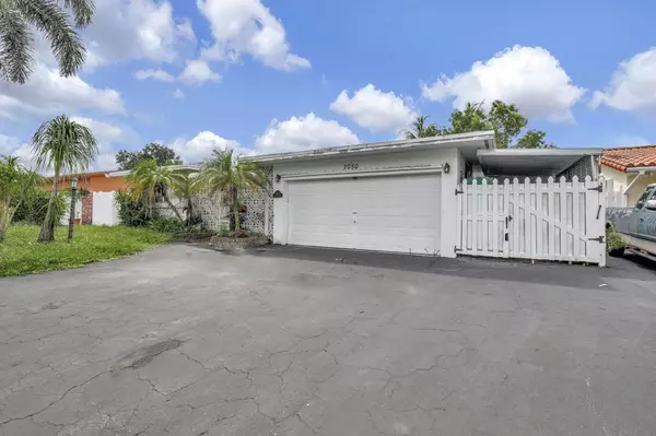 7050 SW 10th CT, Pembroke Pines, FL 33023