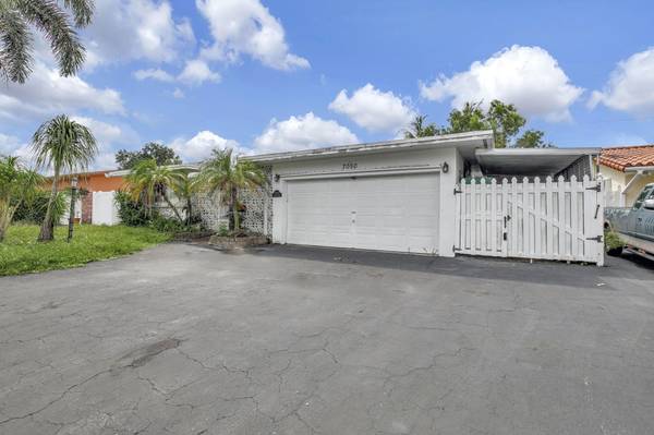 7050 SW 10th CT,  Pembroke Pines,  FL 33023