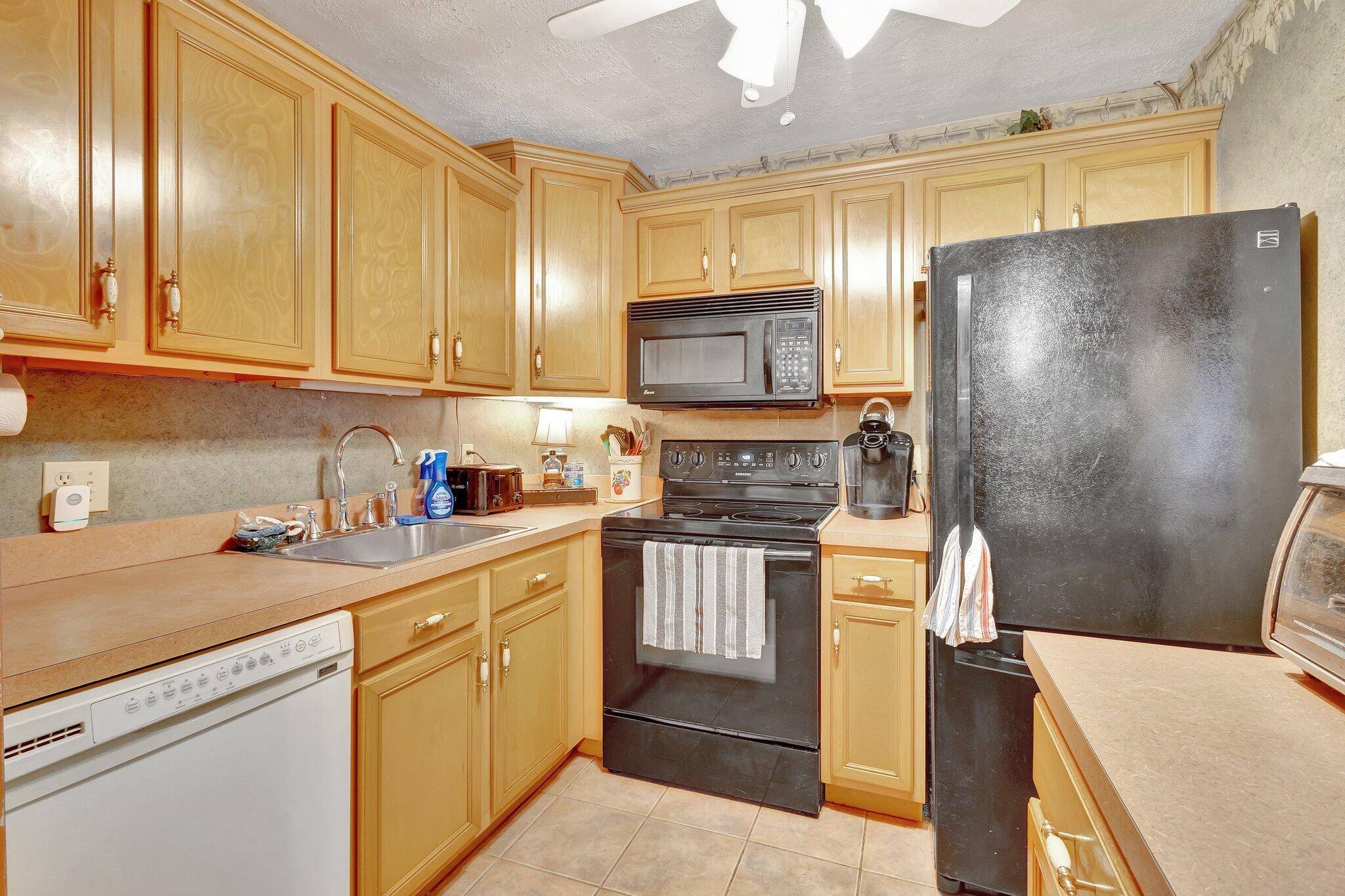 Palm Springs, FL 33461,200 E Village Green CIR 310
