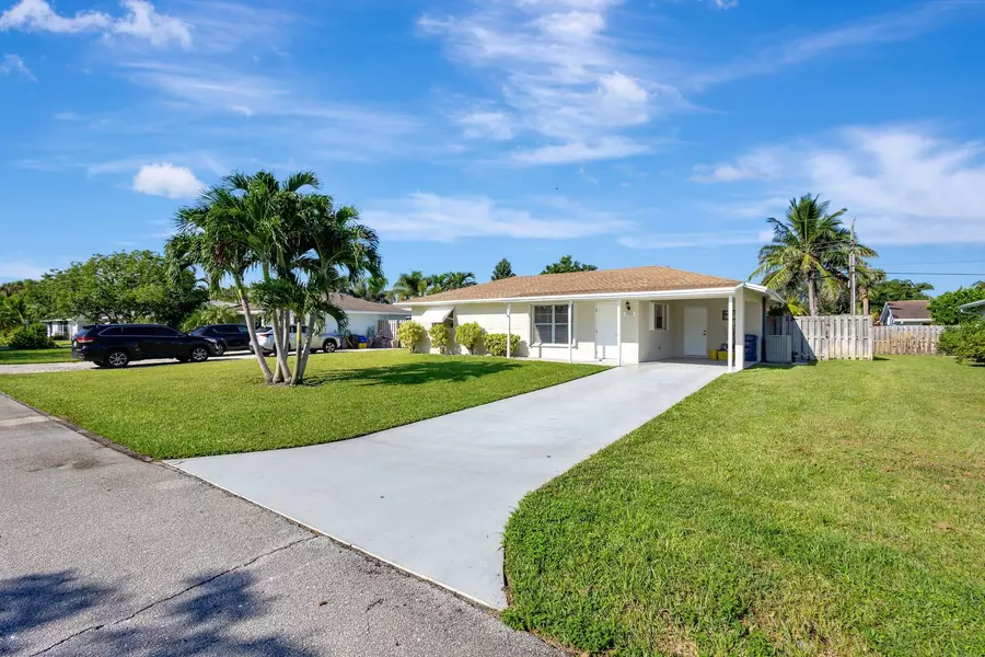 1513 Berkshire AVE, Jupiter, FL 33469