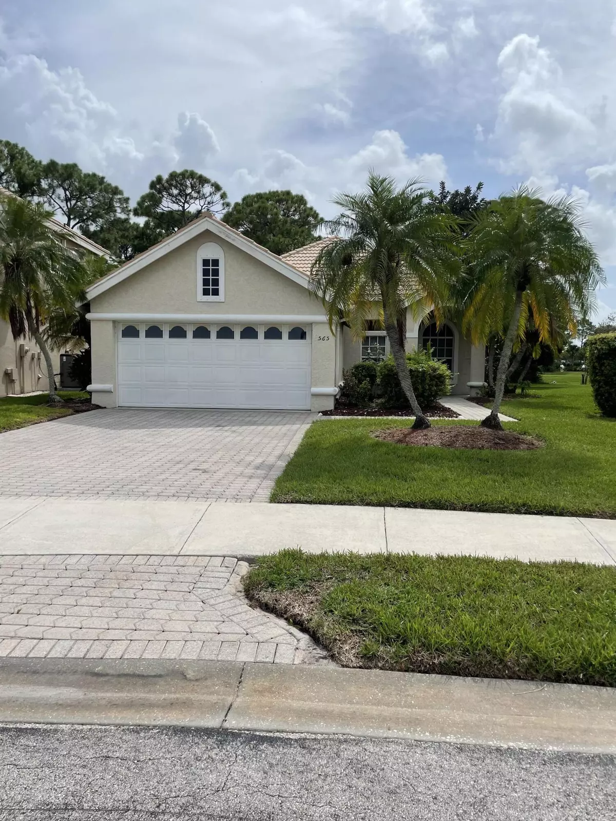 Port Saint Lucie, FL 34986,565 SW New Castle CV