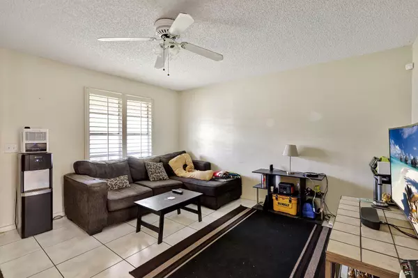 West Palm Beach, FL 33403,3822 N 92nd LN 14