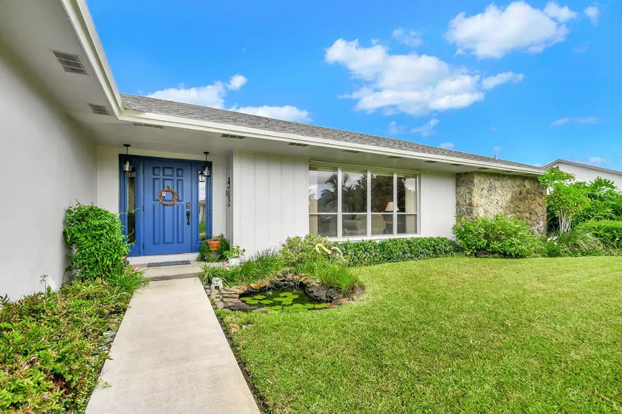 8 W Cypress RD, Lake Worth, FL 33467