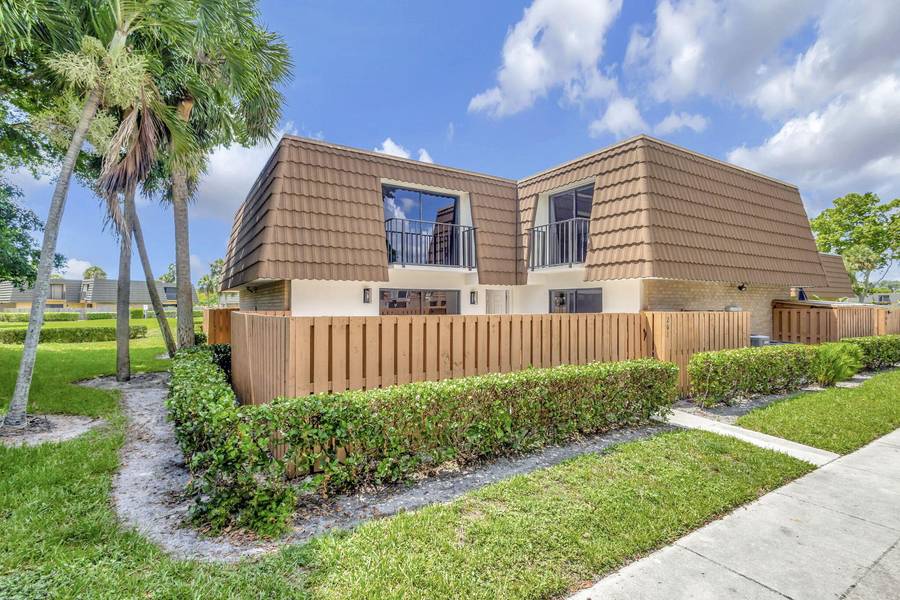 261 Charter WAY, West Palm Beach, FL 33407