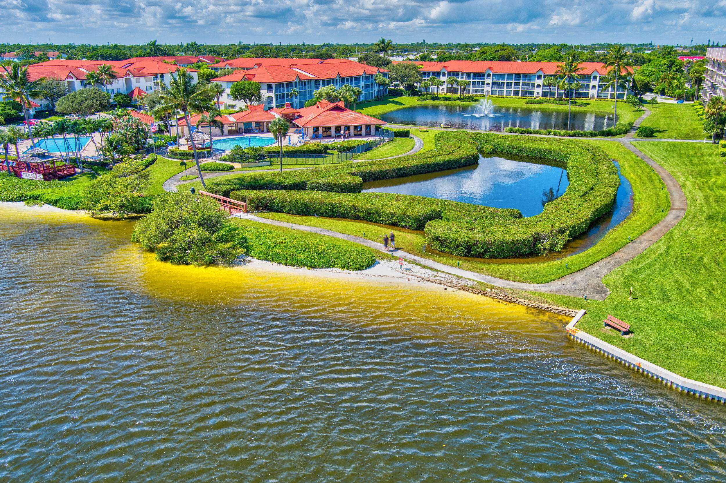 Hypoluxo, FL 33462,109 Half Moon CIR G2