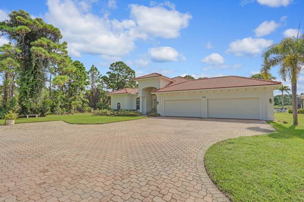 7450 Legends DR, Port Saint Lucie, FL 34986