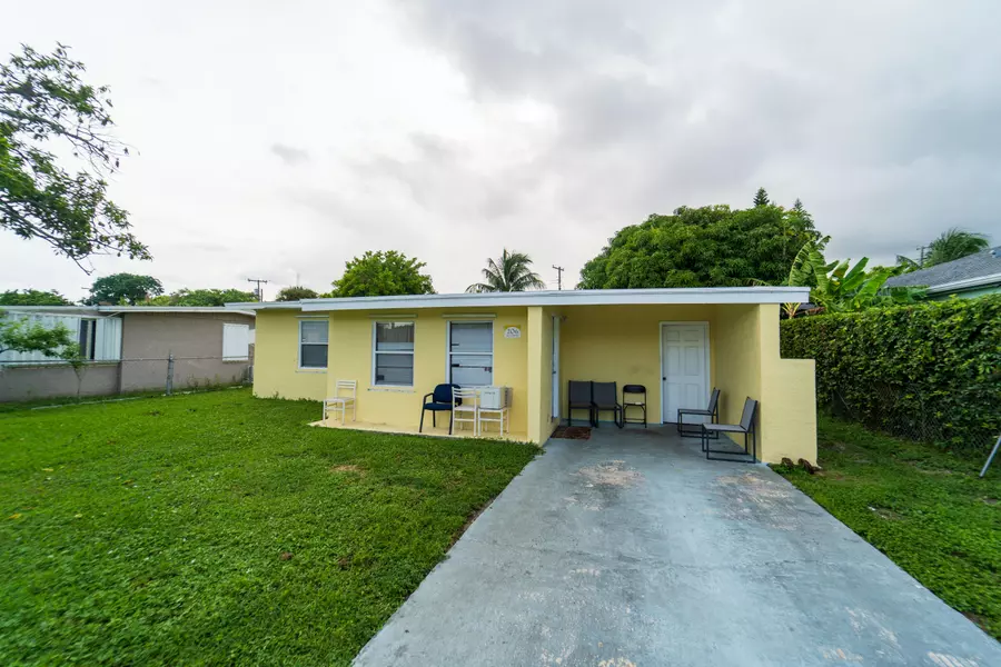 206 SW 14th AVE, Delray Beach, FL 33444