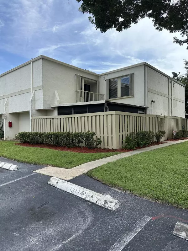 12116 S Regal CT, Wellington, FL 33414