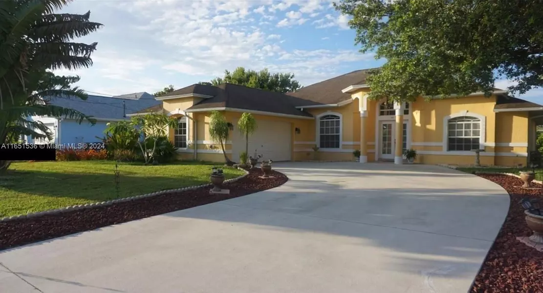 544 SE Nome DR, Port Saint Lucie, FL 34984