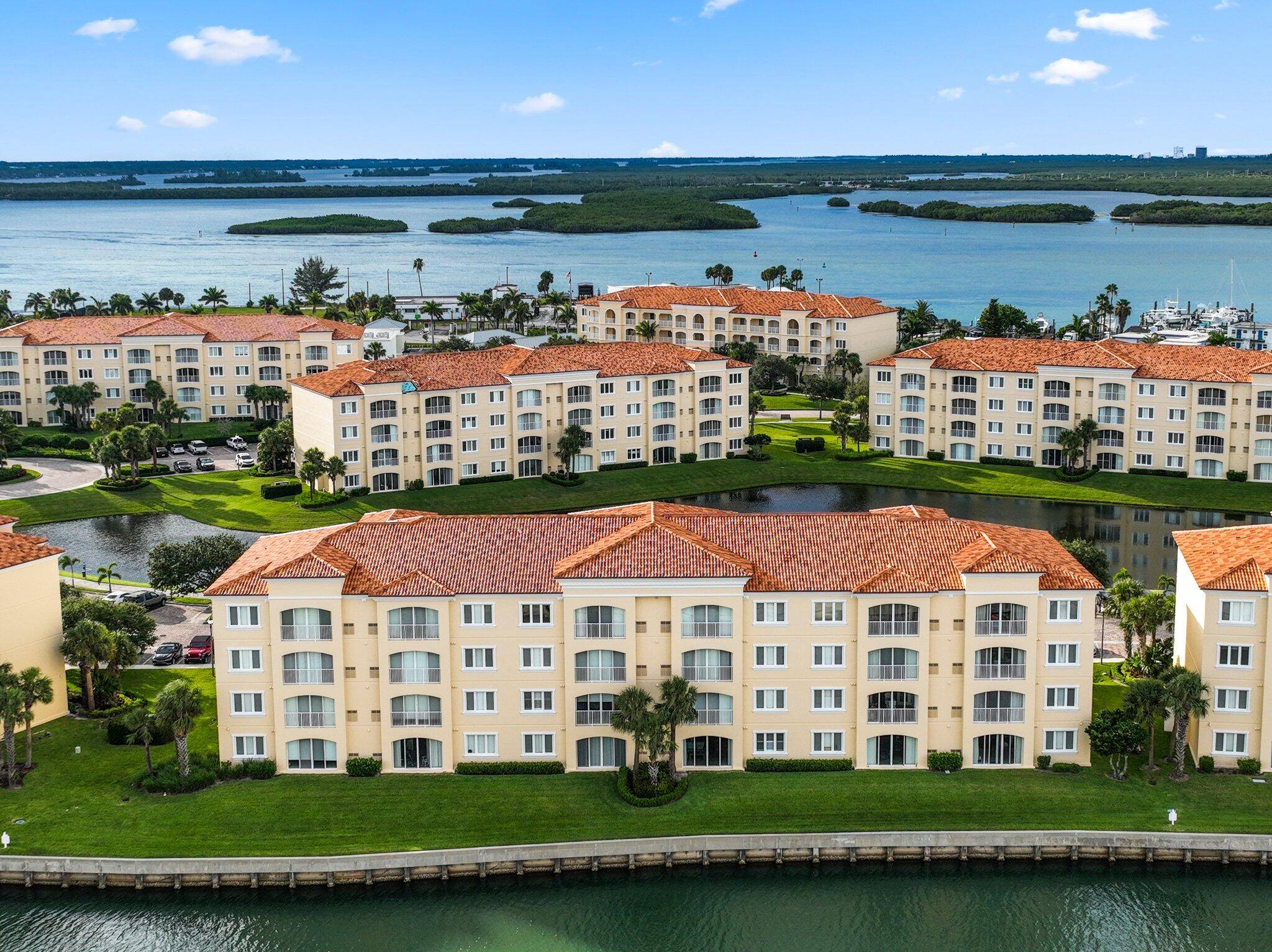 7 E Harbour Isle DR 303, Fort Pierce, FL 34949
