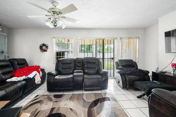 Riviera Beach, FL 33404,1556 W 31st ST