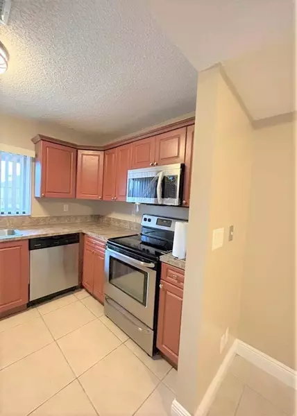 1629 Cabot LN Apt 4, Wellington, FL 33414