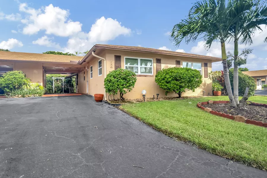 742 Whippoorwill LN, Delray Beach, FL 33445