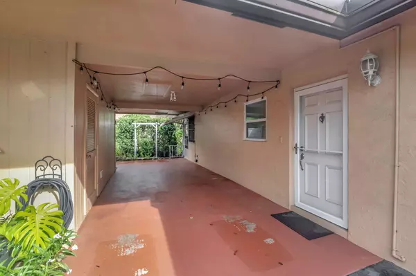 Delray Beach, FL 33445,742 Whippoorwill LN