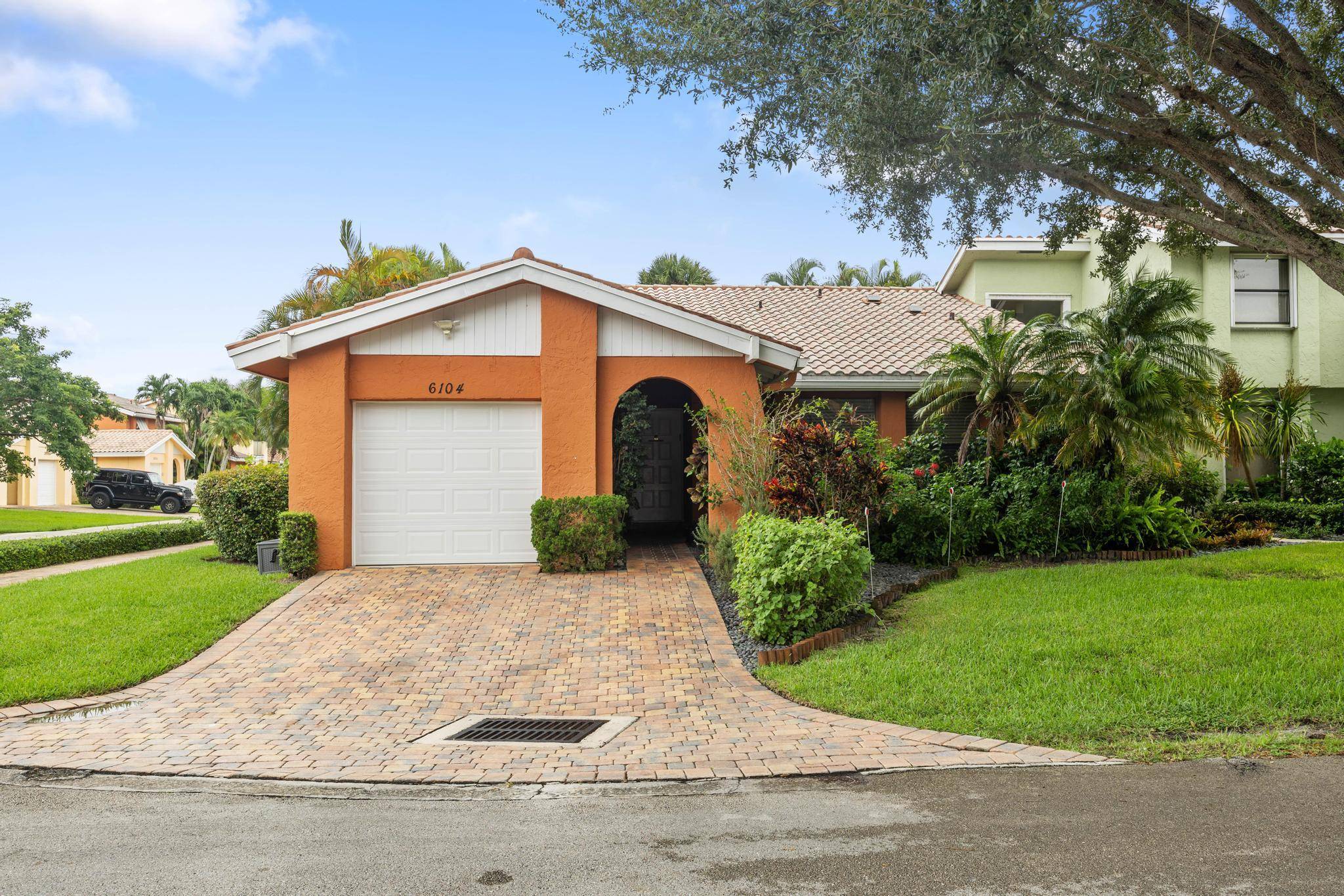 6104 Belleza LN, Boca Raton, FL 33433