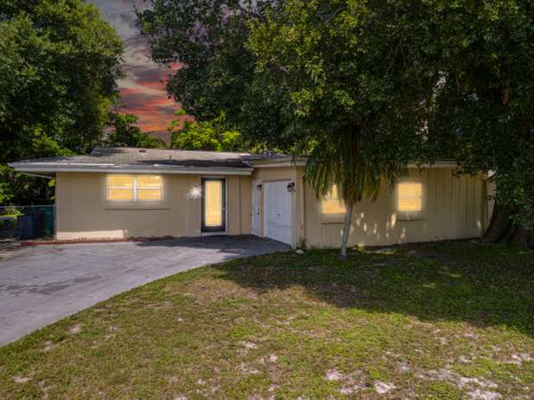 111 NE Lobster RD, Port Saint Lucie, FL 34983