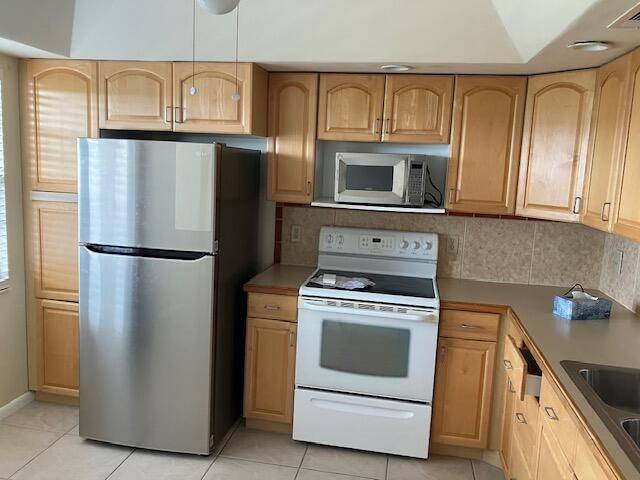 Coconut Creek, FL 33066,2001 Granada DR E4