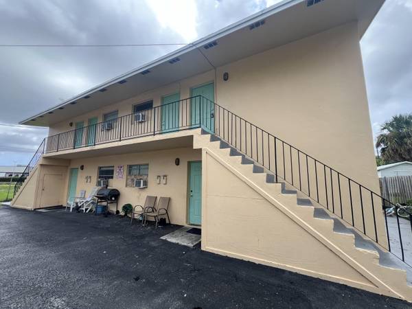 Riviera Beach, FL 33404,1521 W 21st ST 7