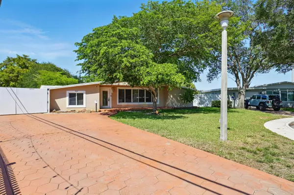 Plantation, FL 33317,5263 Redwood PL