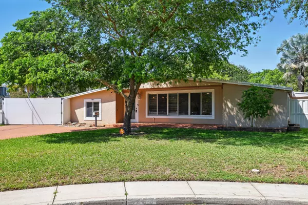 Plantation, FL 33317,5263 Redwood PL