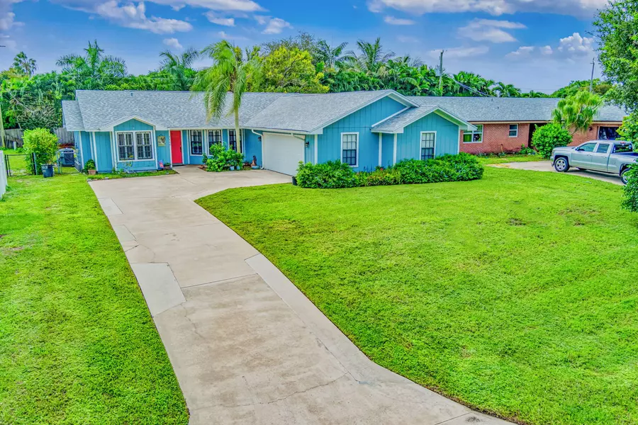 8806 SE Bahama CIR, Hobe Sound, FL 33455