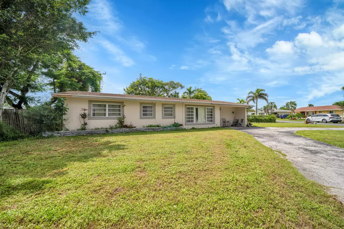 Lantana, FL 33462,802 W Palm ST