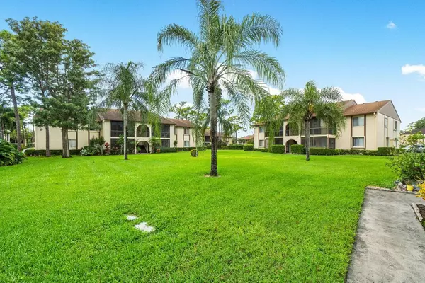 Greenacres, FL 33463,333 Knotty Pine CIR C-2