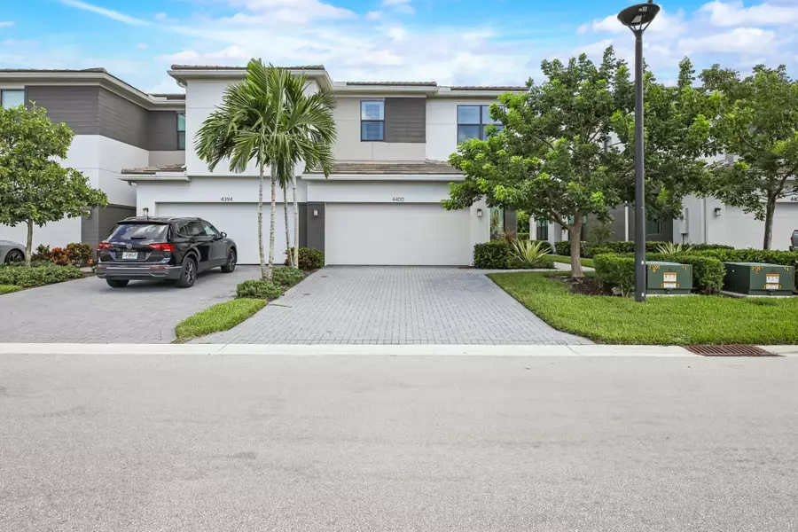 4400 Serpens LN, Lake Worth, FL 33467