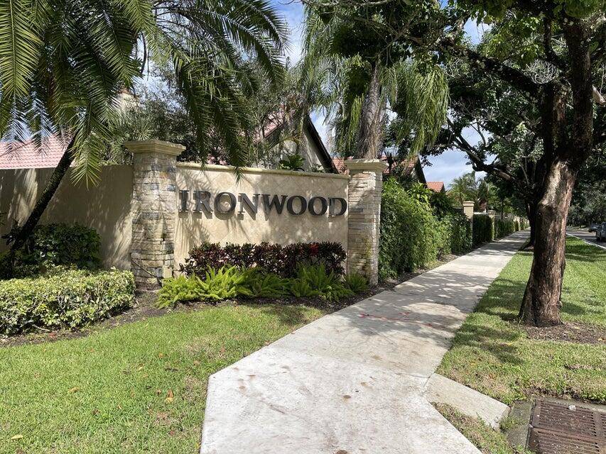 Palm Beach Gardens, FL 33418,36 N Ironwood WAY 36