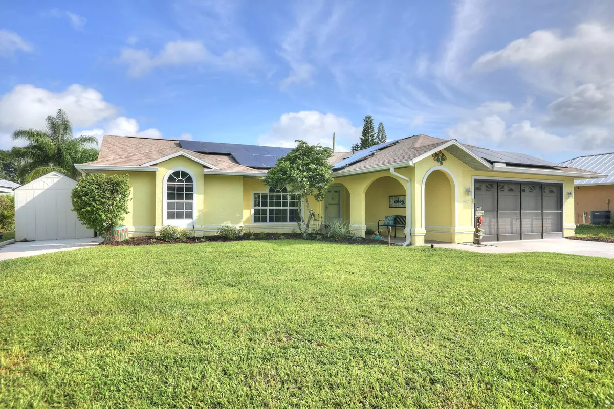 Sebastian, FL 32958,907 Starflower AVE