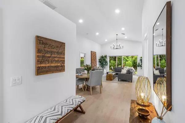 Palm Beach Gardens, FL 33418,404 Woodview CIR