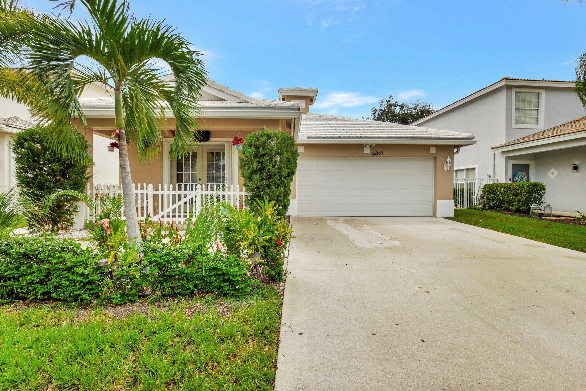6841 Hendry DR,  Greenacres,  FL 33463