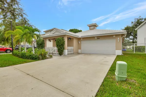 Greenacres, FL 33463,6841 Hendry DR