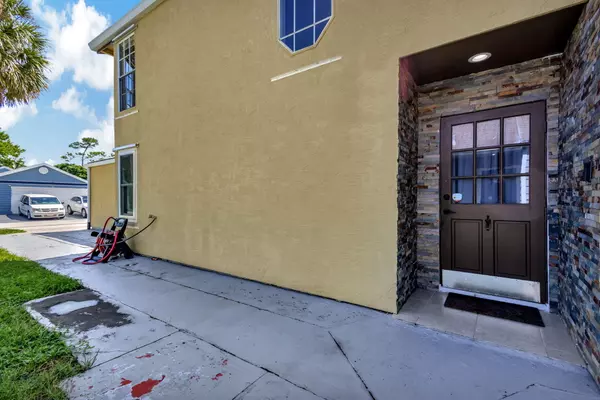 West Palm Beach, FL 33415,5618 Dewberry WAY