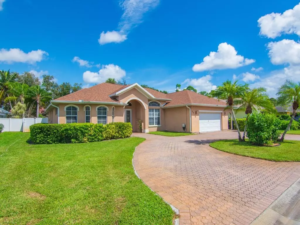 Vero Beach, FL 32960,858 41st CT