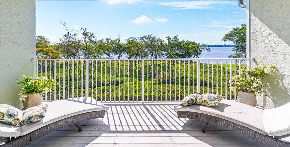 92 N Lakeshore DR, Hypoluxo, FL 33462